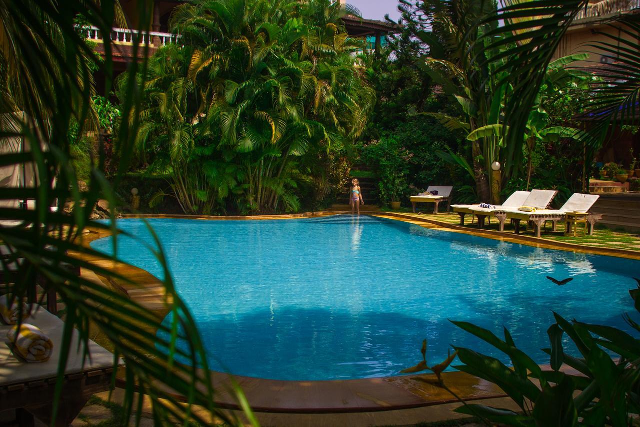 Papa Jolly Eco Resort-Near Morjim Beach Exterior photo